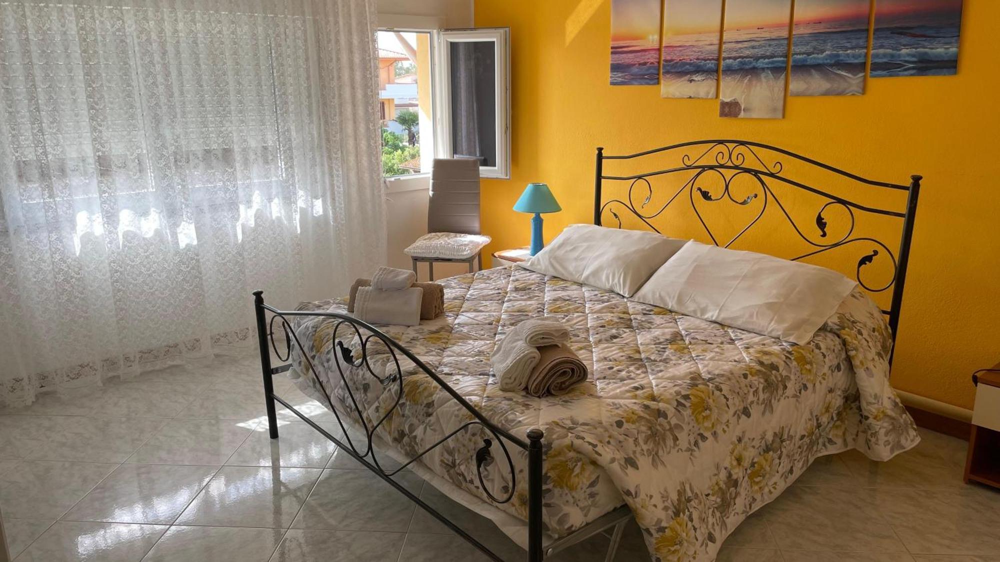 Casa Vacanze Da Roberta A Pochi Km Da Oristano Simaxis Bagian luar foto