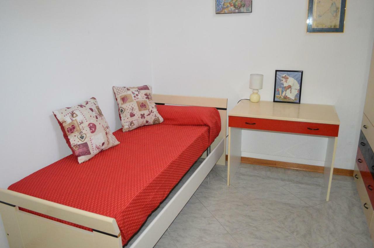 Casa Vacanze Da Roberta A Pochi Km Da Oristano Simaxis Bagian luar foto